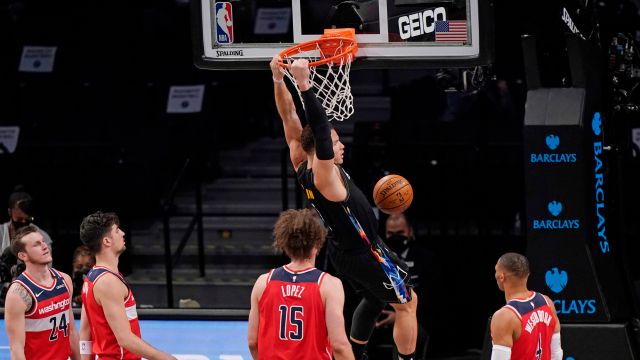 Blake Griffin vuelve a clavar en el juego de los Brooklyn Nets